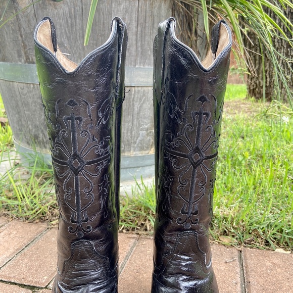 Boots - Circle G Women's Western Cross
Scroll Embroidered - Snip Toe - Black  10 - Picture 7 of 13